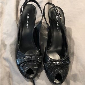 Naturalizer peep toe pump